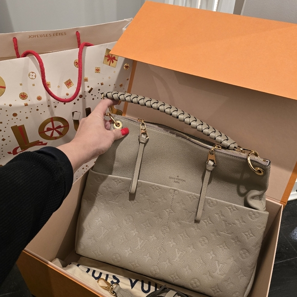 Louis Vuitton BRAND NEW Authentic Maida Beige Handbag - Picture 7 of 16